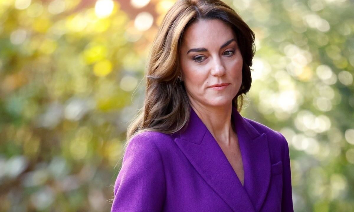 Il cambiamento di colore del logo della BBC, emittente da sempre vicinissima alla famiglia reale, fa pensare al peggio. Successe la stessa cosa con Elisabetta II