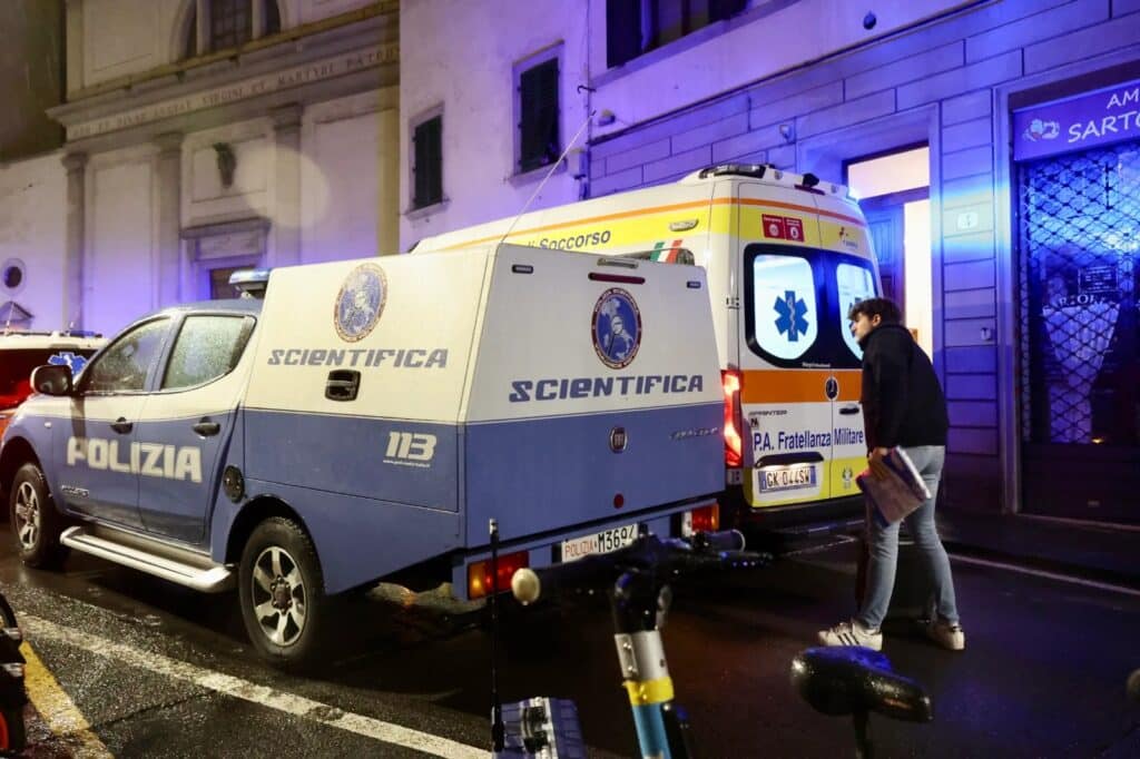 Omicidio a Firenze, 59enne uccide la madre e si barrica in casa: arrestato