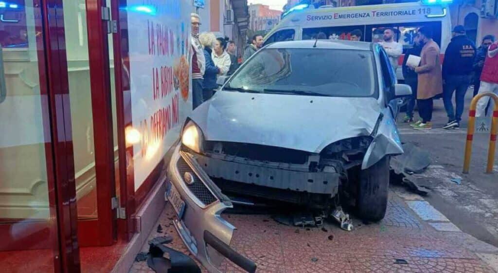 Successivamente la donna si è presentata in commissariato con il suo avvocato