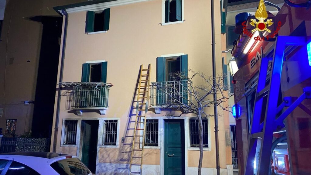 Tragico incendio a Sottomarina: intera famiglia muore in casa avvolta dalle fiamme