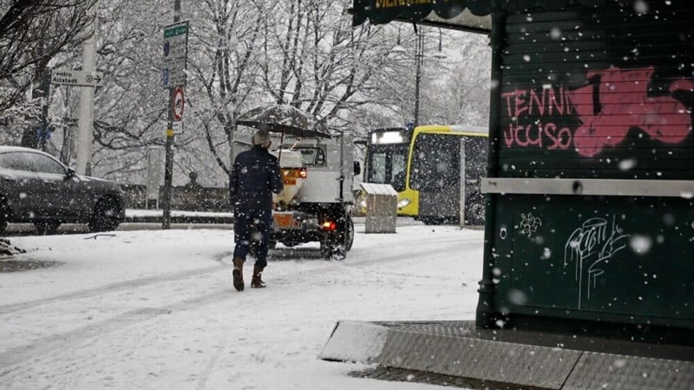 Grandinate nelle Marche e in Romagna, allerta per neve: ecco cosa sta accadendo