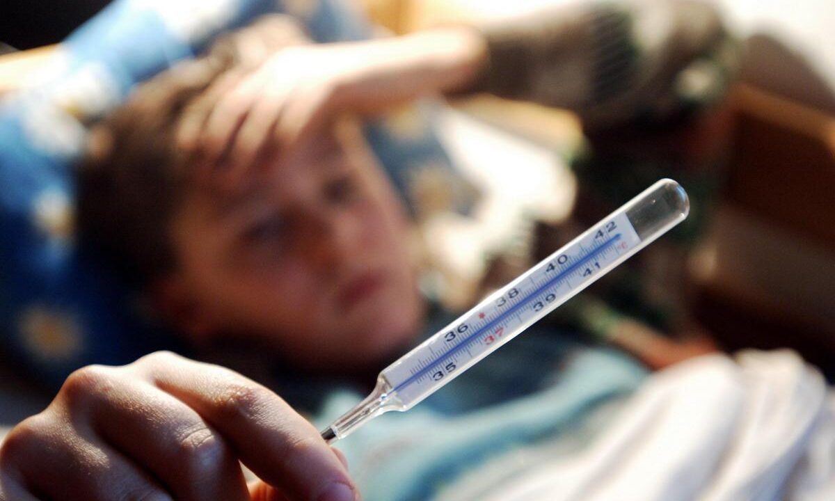 Picco di influenze ad aprile, in rialzo nei più piccoli, l'esperto: colpa di emofilo B e picco di freddo