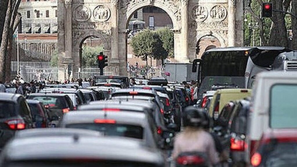 È accaduto in zona Roma Nord, lungo Corso Francia