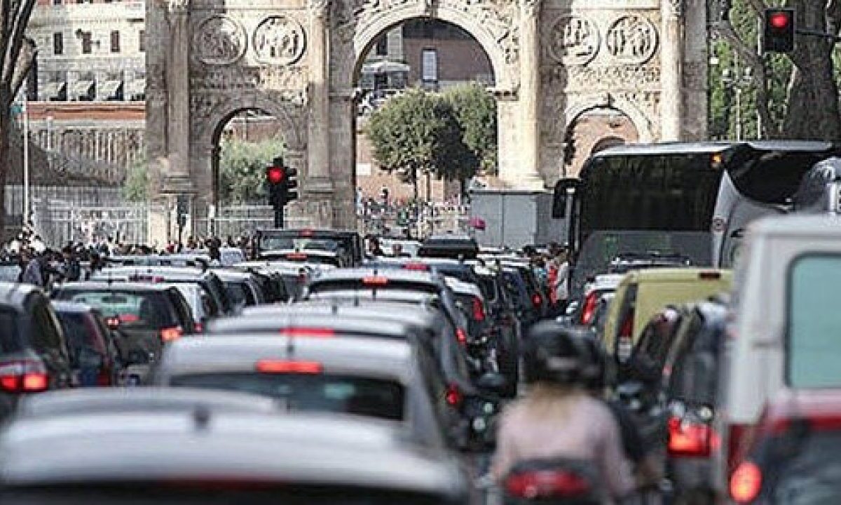 È accaduto in zona Roma Nord, lungo Corso Francia