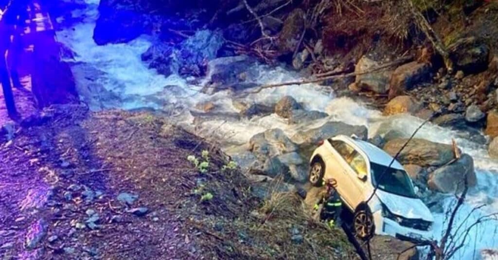 Il conducente ha perso improvvisamente il controllo uscendo fuori strada, nei pressi di Corteno Golgi, in provincia di Brescia