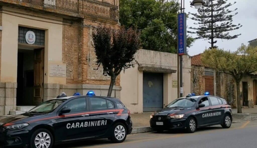 "Non dire niente, mi raccomando, ca m’attaccanu." Avrebbe intimato il bidello alla giovane