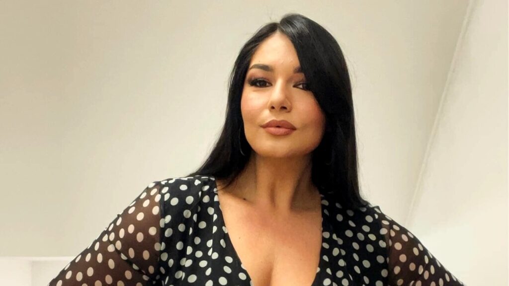 Elisa D'Ospina vittima di un'aggressione in strada: "Un pazzo pericoloso, con mio figlio nel passeggino"