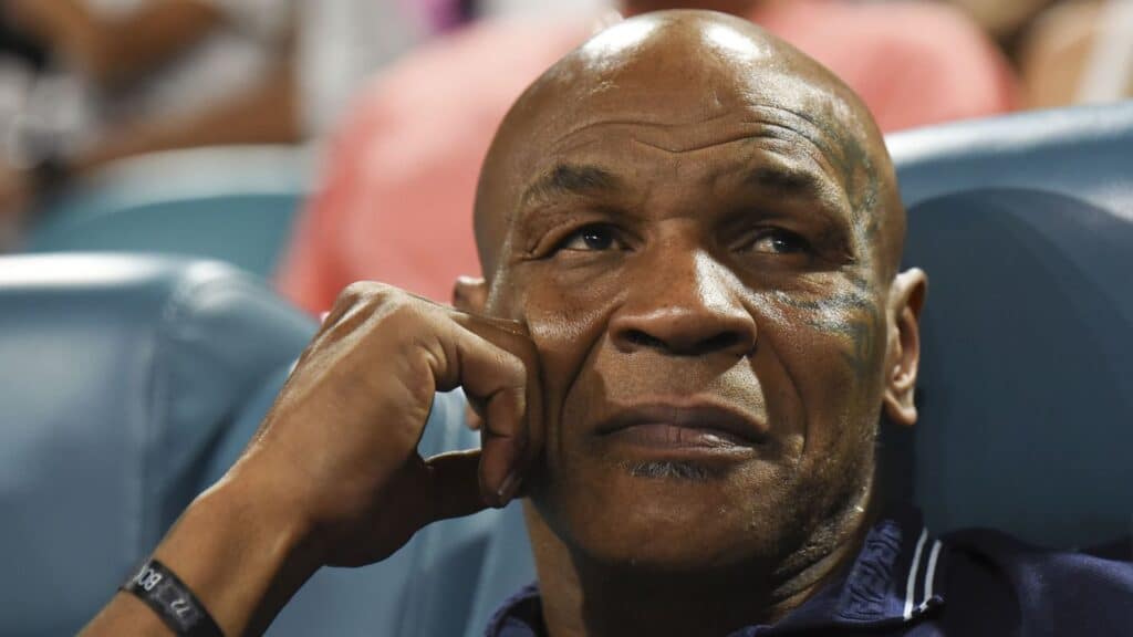 Malore in aereo per Mike Tyson: “Nausea e vertigini a causa di un’ulcera”