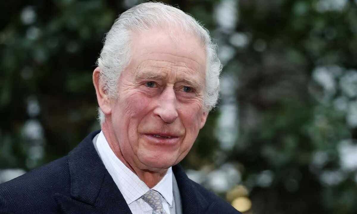 Royal Family, Vittorio Sabadin: "Re Carlo sta meglio, non rinuncerà al trono"