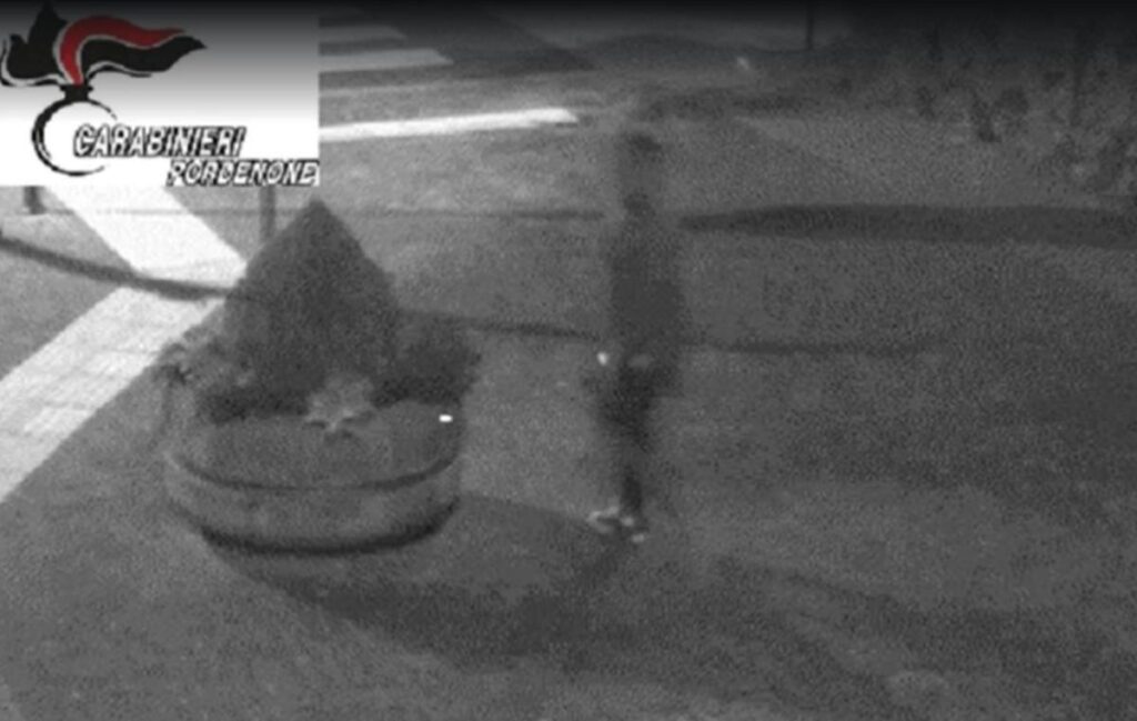 La madre aveva scoperto i segni della violenza dalle macchie anti aggressione sui vestiti del figlio