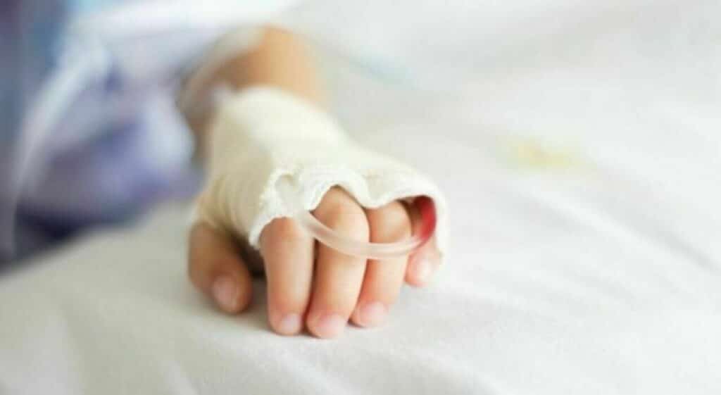 Aosta, bambina di 2 anni morta dopo essere stata 2 volte in pronto soccorso: due medici sotto inchiesta