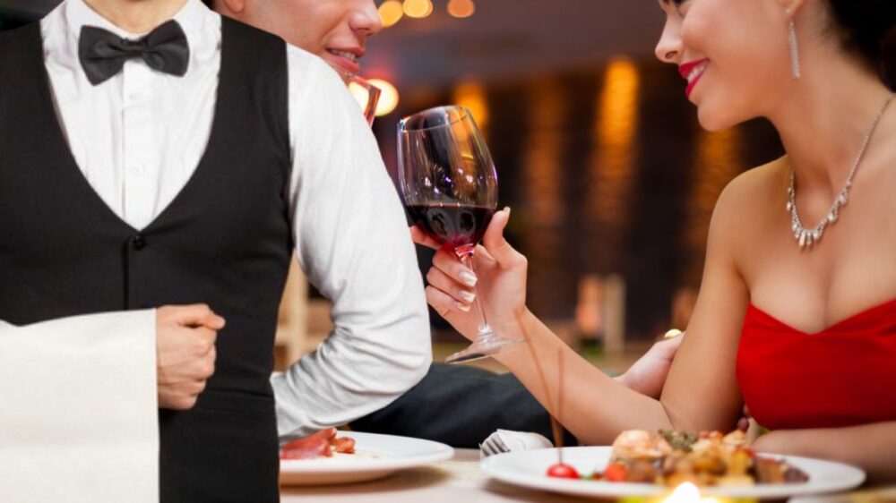 Cameriere aggiunge 50 euro al conto dei clienti irrispettosi: «Se ci tratti male, noi ci rifacciamo sulle vostre tasche"