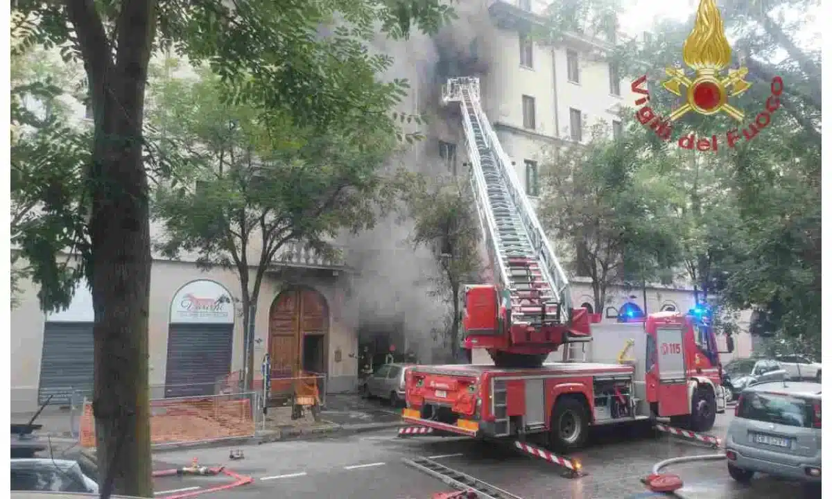 "Si vedeva già una colonna di fumo denso e alto superare i tetti della città." Hanno riferito alcuni testimoni scioccati. A perdere la vita Silvano, sua moglie Carolina e loro figlio Antonio