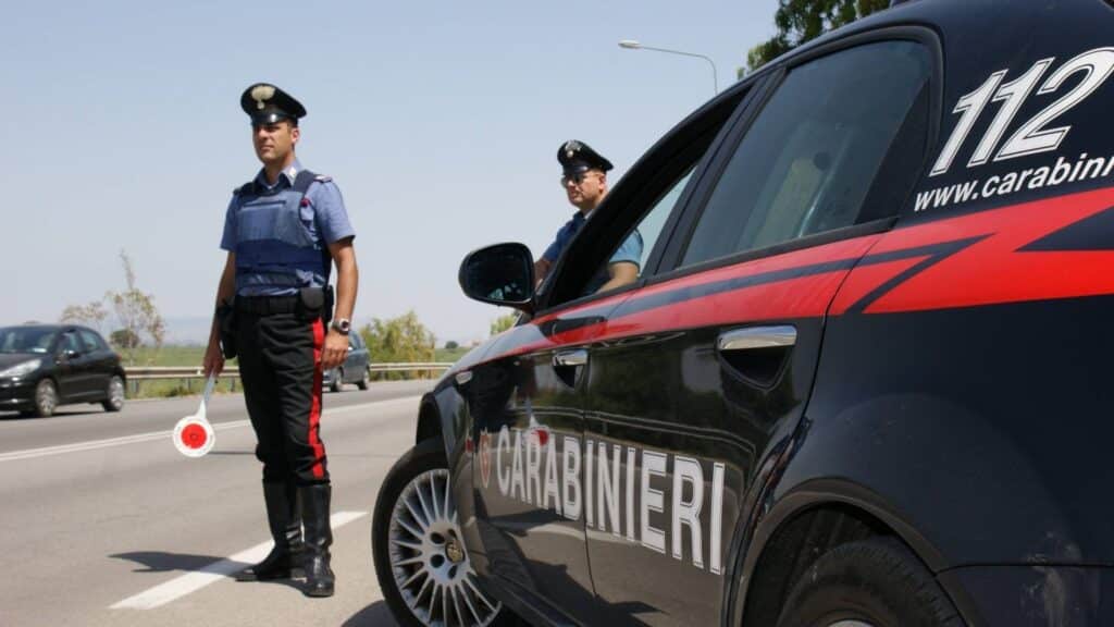 Messina, datrice di lavoro lo licenzia e lui la molesta: arrestato 25enne
