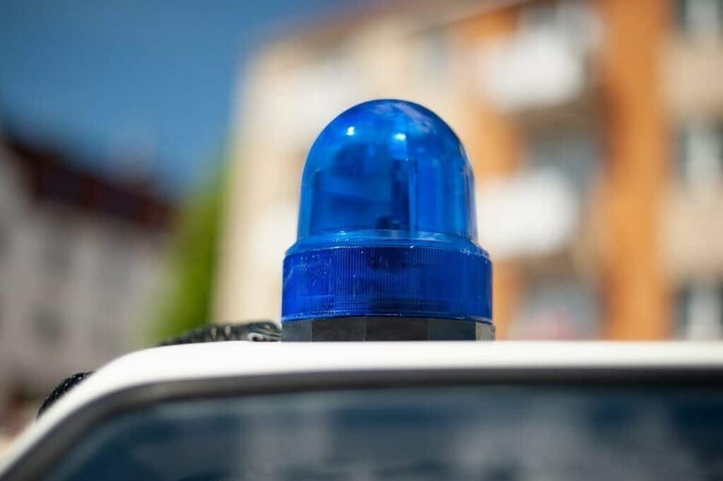 Il giovane rider ha spiegato che gli serviva per saltare il traffico e consegnare in tempo le pizze. I carabinieri gli hanno pure contestato il possesso di alcuni grammi di hashish