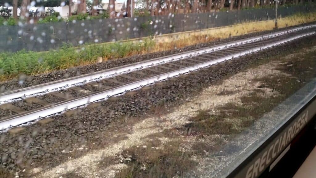 Montesilvano, mamma e figlia travolte dal treno, il marito: “Era depressa, non riusciva a risollevarsi”