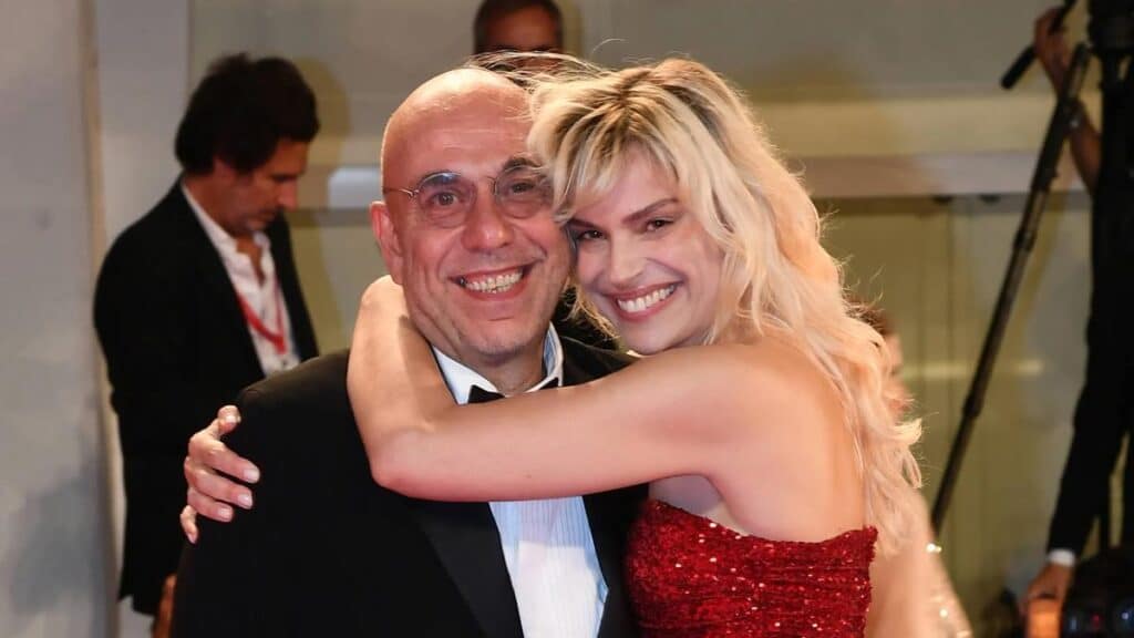 Sono volati prima insulti e offese poi qualsiasi oggetto a portata di mano, con gli altri commensali che scappavano dal locale per non finire sotto tiro. I dettagli