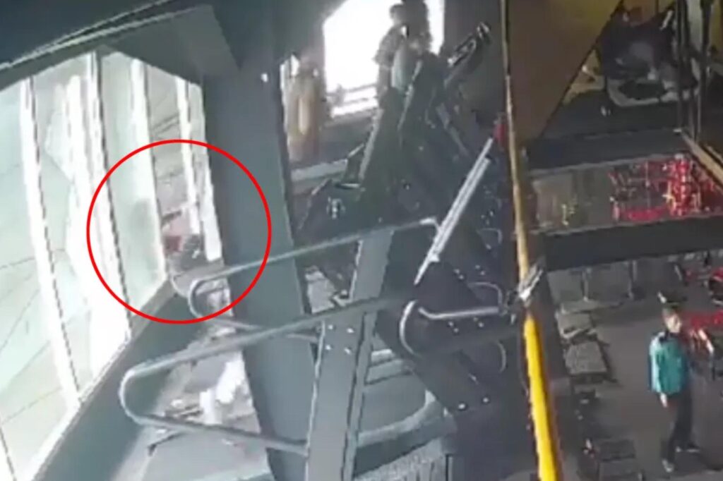 La palestra K-Gym si trova al terzo piano. Personal trainer e responsabile della sicurezza erano in pausa. Il VIDEO choc