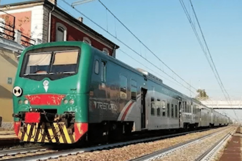 Le telecamere di videosorveglianza di zona li hanno ripresi mentre si davano un ultimo, intenso abbraccio. Poi il salvo verso la morte, insieme