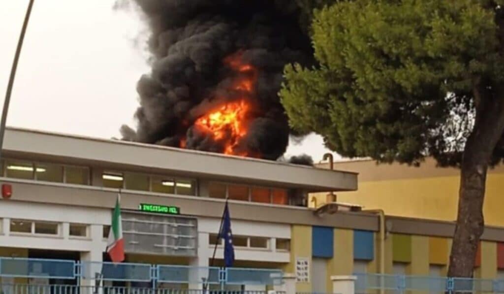incendio scuola taranto