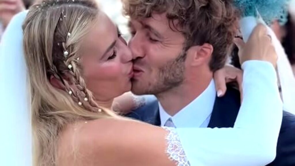 Clizia Incorvaia e Paolo Ciavarro si sono giurati amore etero: il party e la cerimonia in Toscana