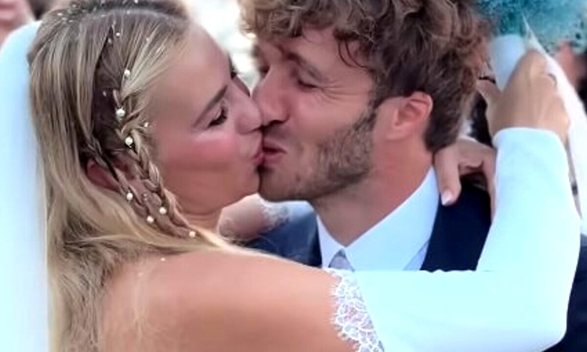 Clizia Incorvaia e Paolo Ciavarro si sono giurati amore etero: il party e la cerimonia in Toscana