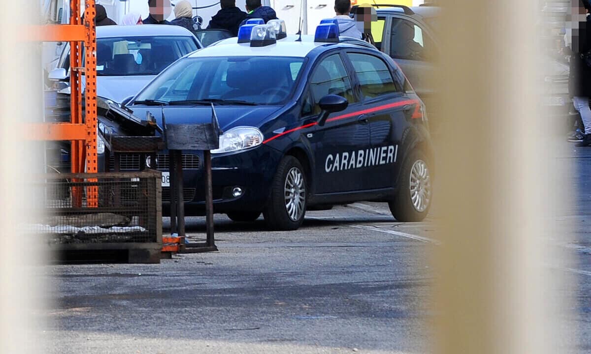 Cosenza, relazione e rapporti sessuali con la sorellastra 13enne: 27enne arrestato