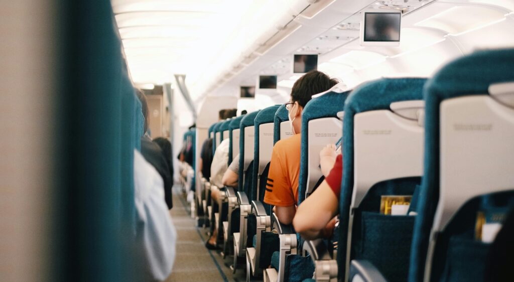 In volo per ore senza distrazioni: ecco cos'è il "rawdog"