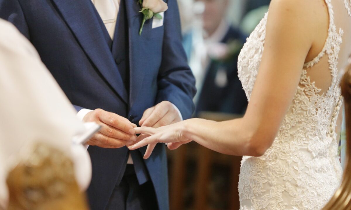 Era iniziato tutto nel migliore dei modi. La cerimonia, il "sì", il viaggio fino al ristorante con vista sul Golfo. Poi l'impensabile