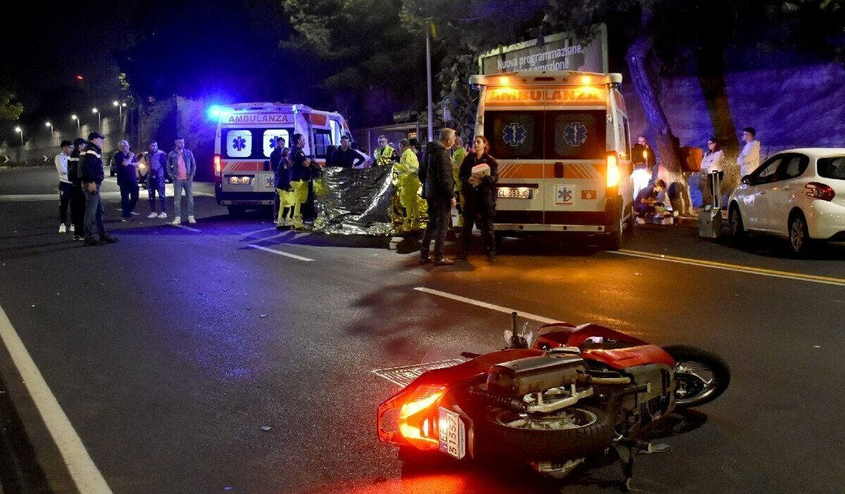 arezzo 15enne motorino palo muore