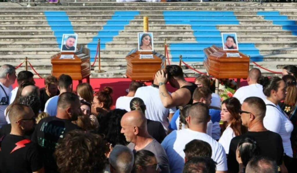 crollo scampia funerali