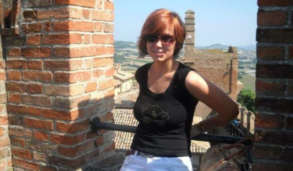 sharon accoltellata uccisa