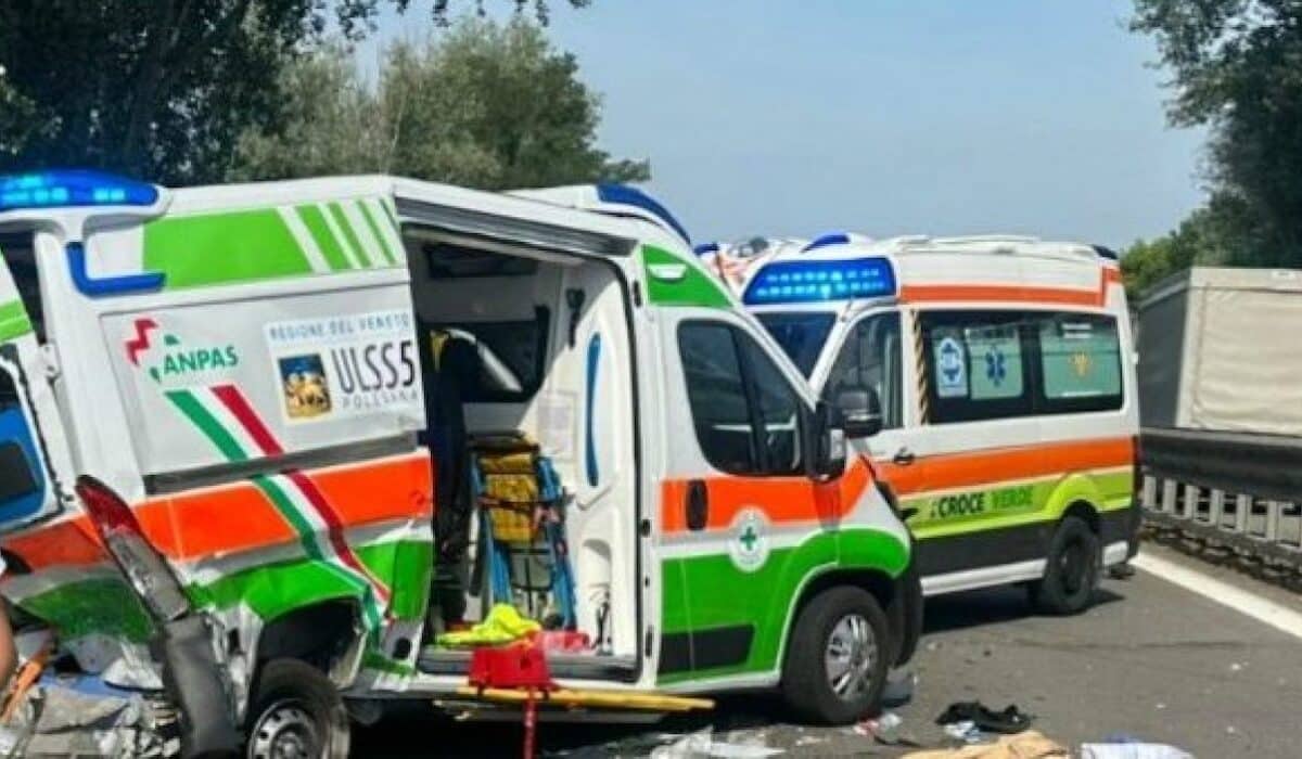travolta ambulanza soccorso feriti