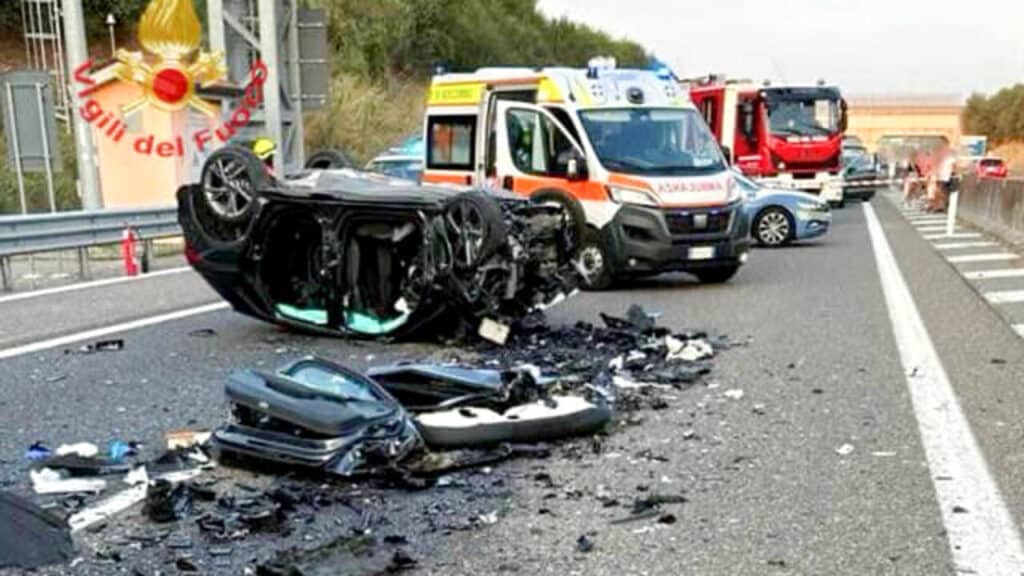 Brescia, anziano va contromano in autostrada e si schianta contro due auto: due morti