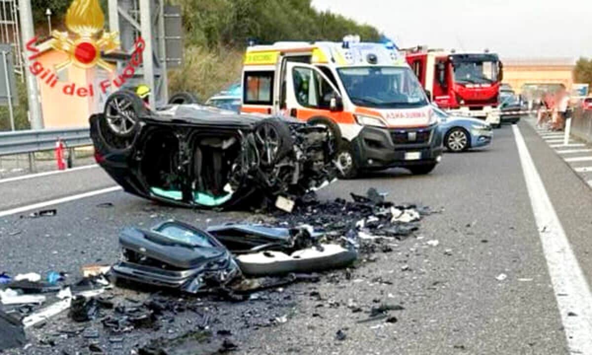 Brescia, anziano va contromano in autostrada e si schianta contro due auto: due morti