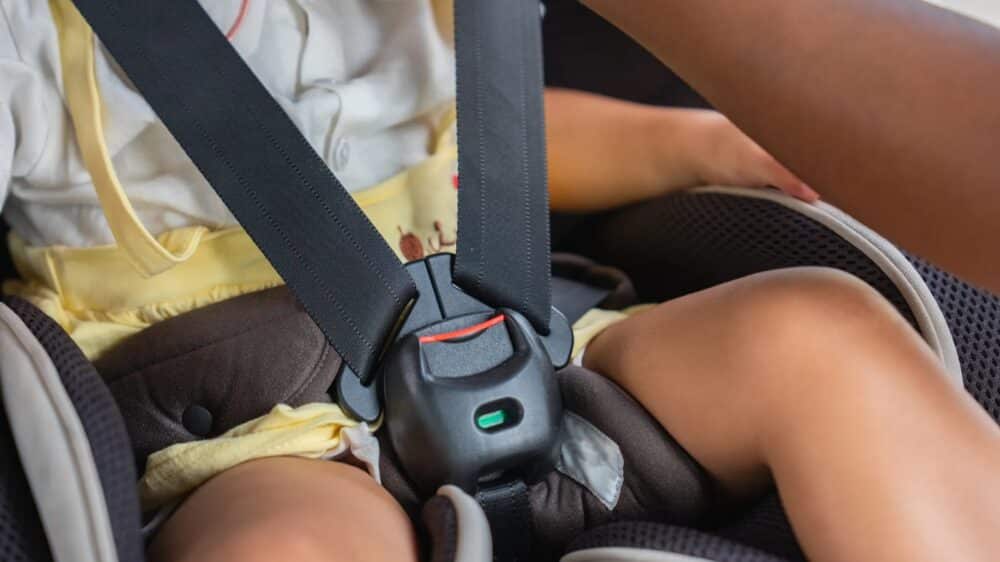 Foligno, mamma dimentica la figlia di 5 anni in auto sotto il sole: era al centro commerciale