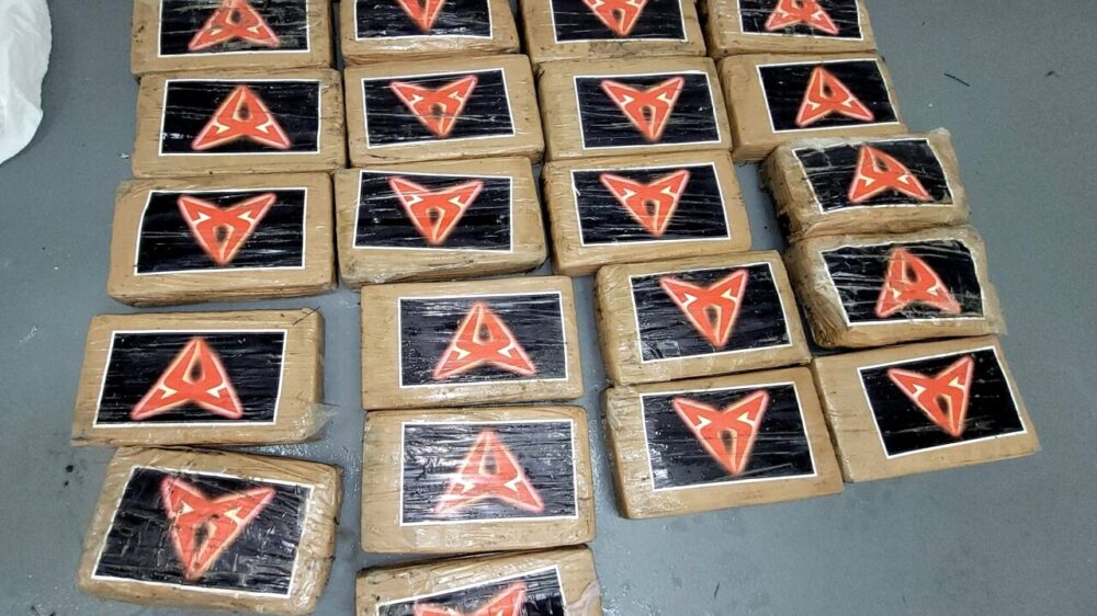 L'uragano Debby trascina 25 pacchi con un "tesoro nascosto": l'incredibile scoperta