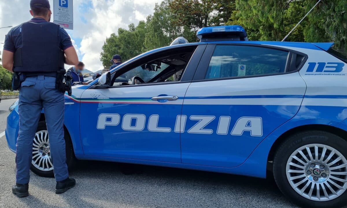 La docente 27enne è stata arrestata per resistenza e danneggiamenti. I dettagli