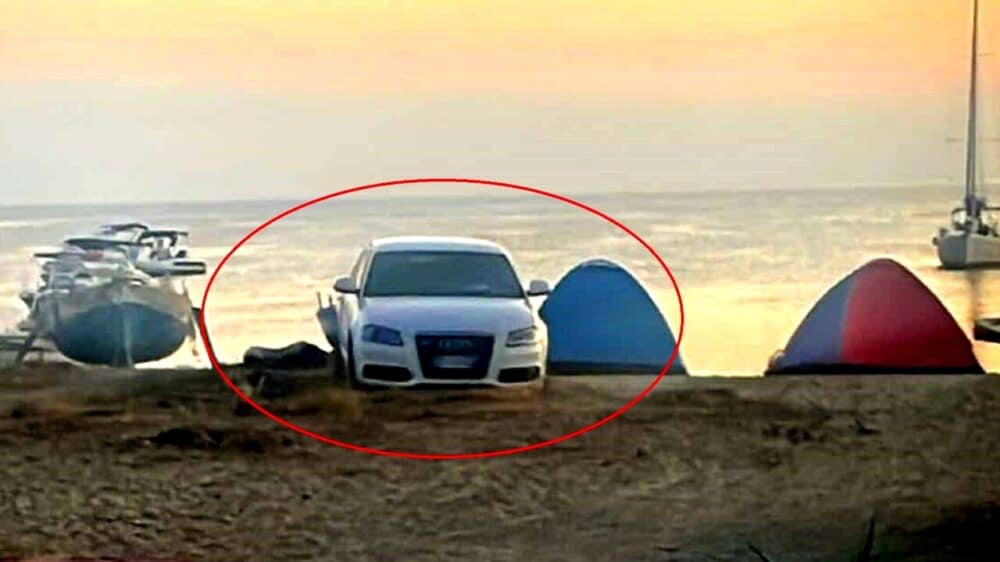 Notte di San Lorenzo, "parcheggia" l'auto in spiaggia e succede l'irreparabile