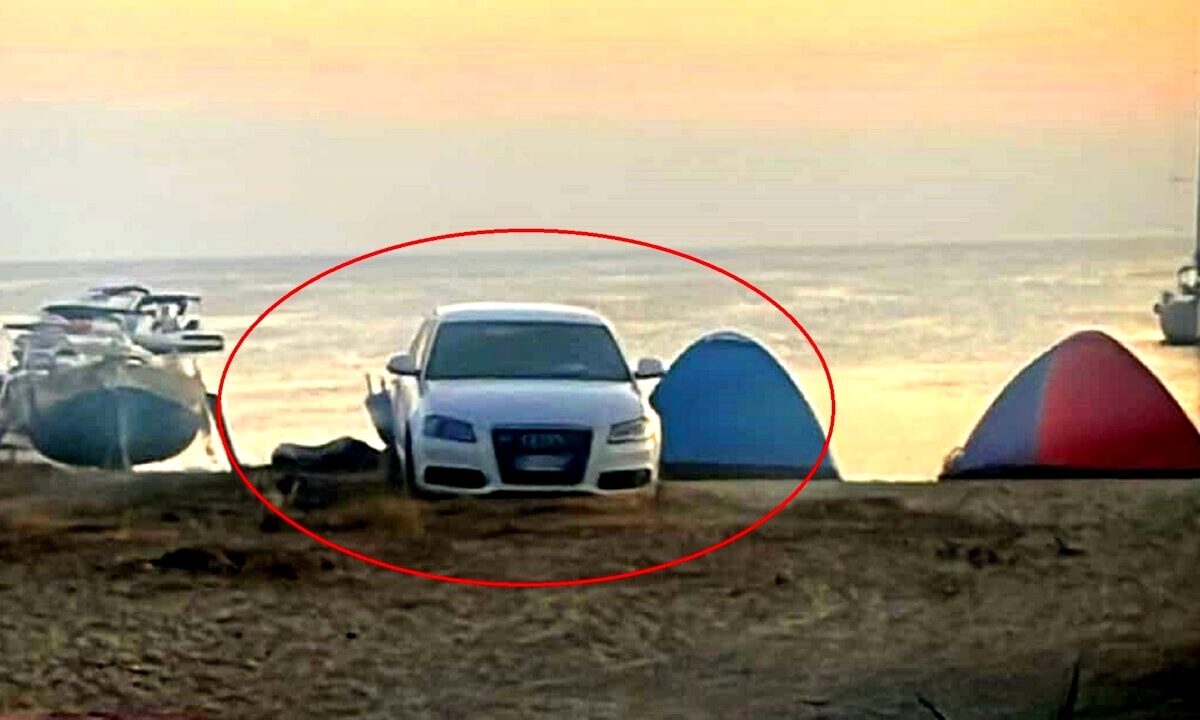 Notte di San Lorenzo, "parcheggia" l'auto in spiaggia e succede l'irreparabile