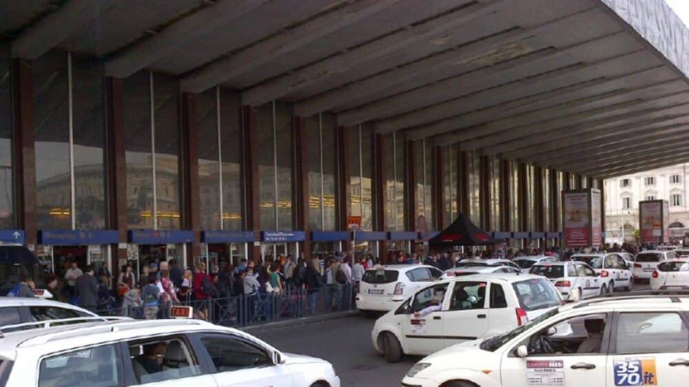 La fotografa e videoreporter aveva preso un taxi dalla Stazione Termini a San Lorenzo. Poi l'assurdo inconveniente. I dettagli
