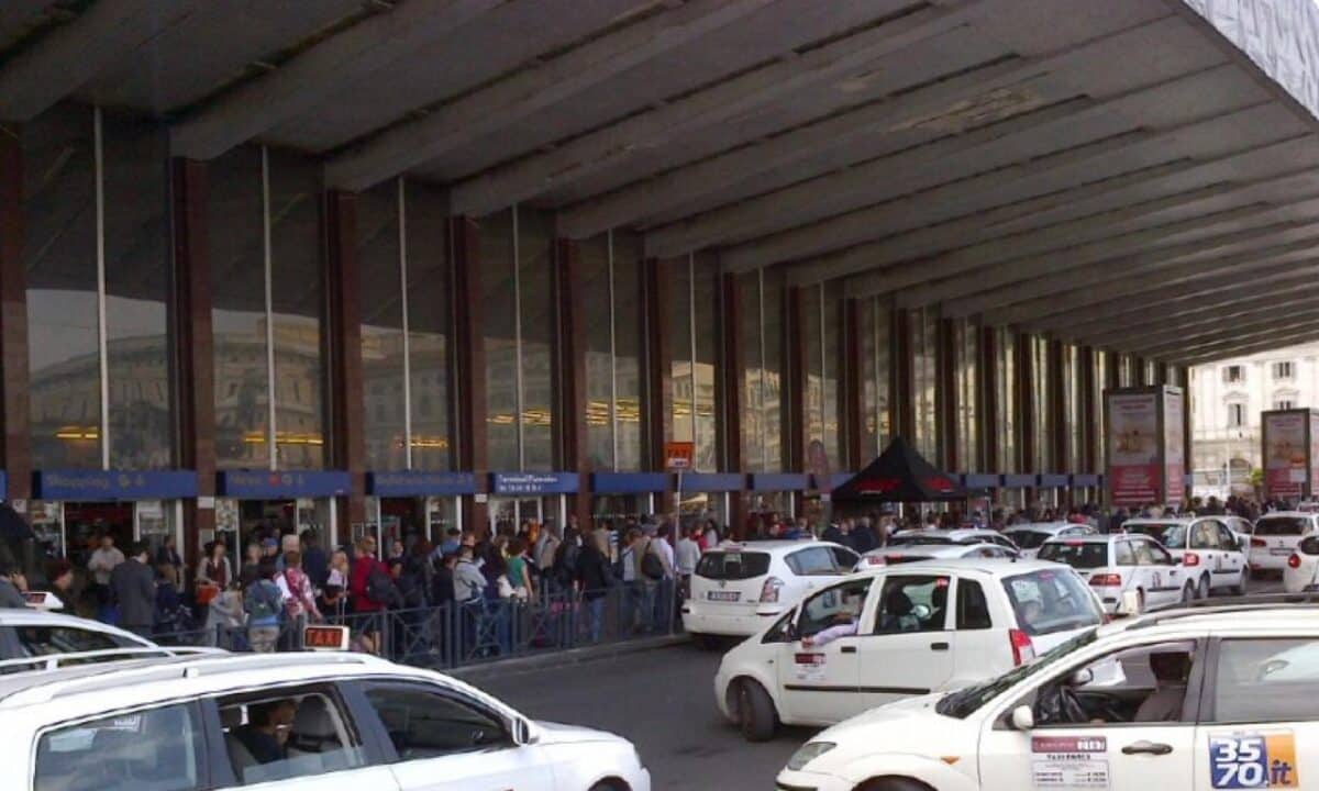 La fotografa e videoreporter aveva preso un taxi dalla Stazione Termini a San Lorenzo. Poi l'assurdo inconveniente. I dettagli