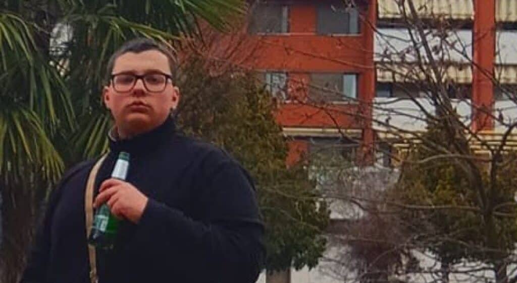 Si apre lo sportello dell'auto e Lorys muore a 20 anni: forse un gioco finito male