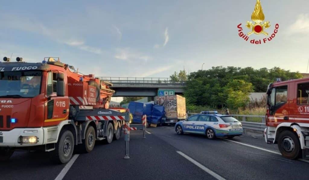 mortale A1 scontro furgoni