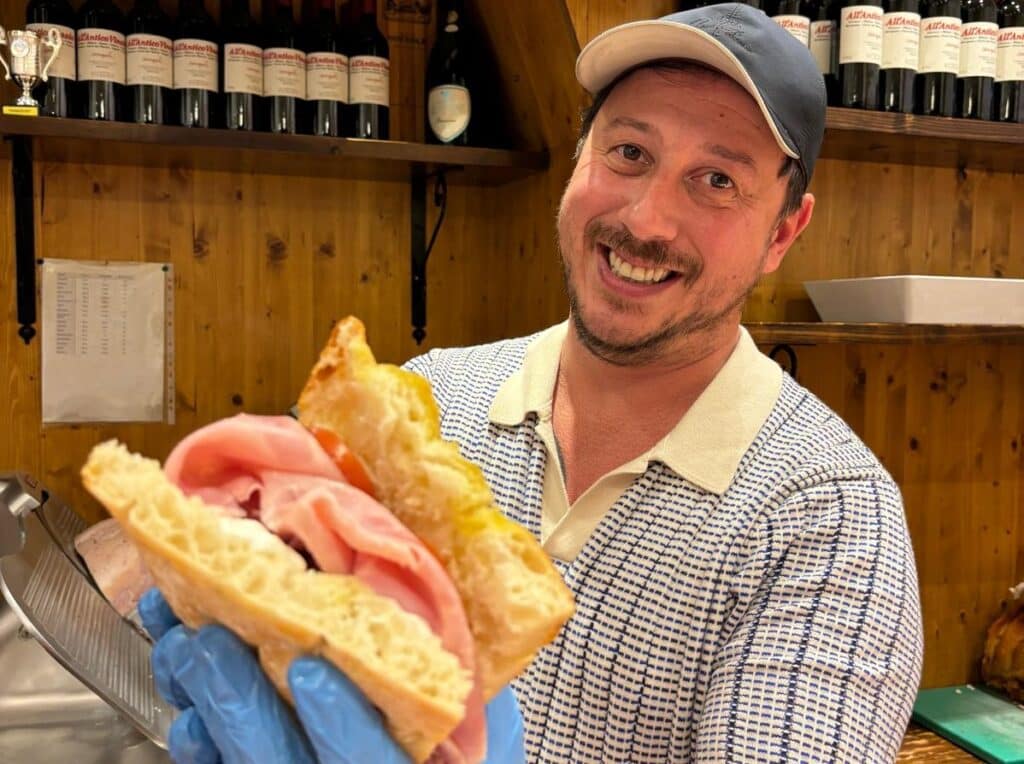 All’Antico Vinaio apre a Bologna e gli dedica una schiacciata