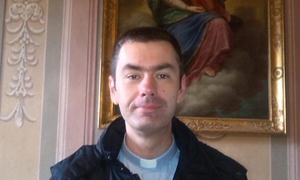 Don Tomas ai fedeli scrive una lettera ai fedeli: “Amo una donna, avremo un figlio con una malformazione cardiaca”