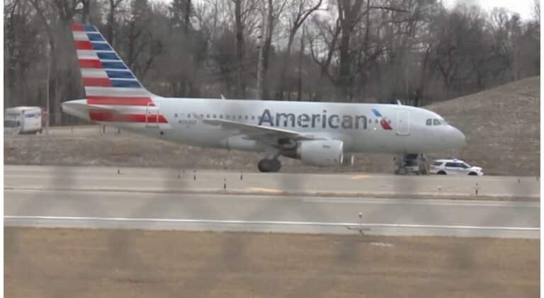 Fuma l'IQOS in prima classe ma ignora i divieti: passeggero fatto scendere dalla polizia