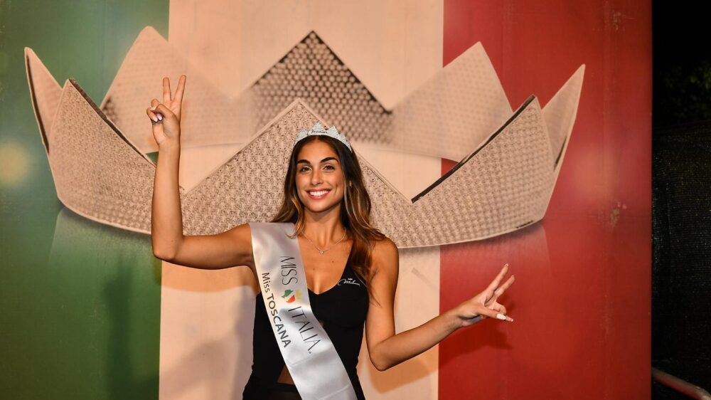 Miss Italia 2024, la reginetta di bellezza è Ofelia Passaponti: ecco chi è