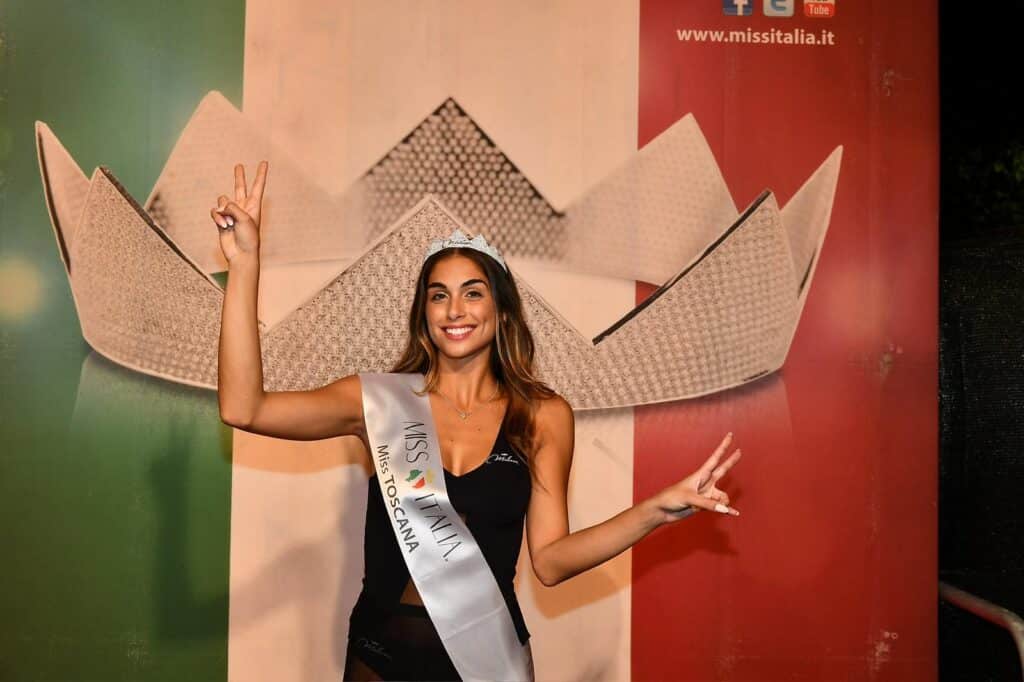 Miss Italia 2024, la reginetta di bellezza è Ofelia Passaponti: ecco chi è
