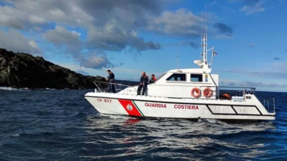 Palermo, 22enne travolto dalle onde mentre fa il bagno: disperso in mare